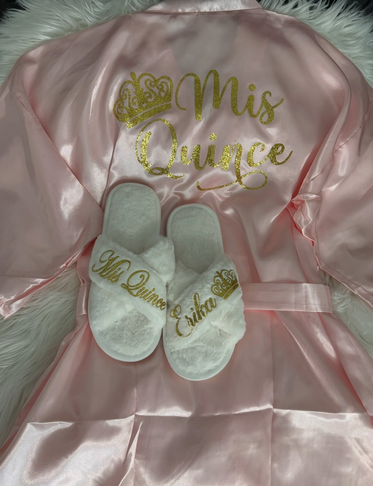 Personalized Robe + Slippers Set – Quinceañera (Send the name to be personalized on the front)